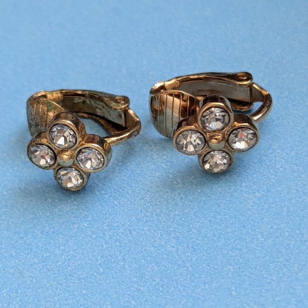 Gold Flower Stud Earrings 10kt gp rhinestone